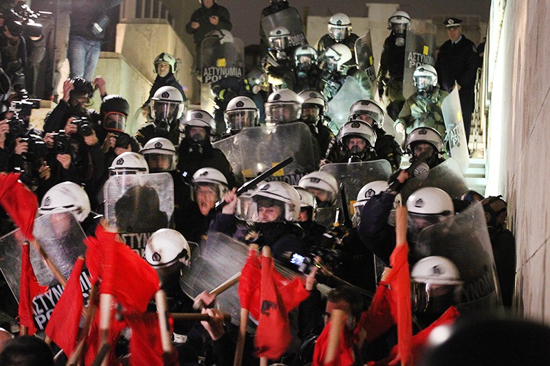 Полиция Греции разгоняет демонстрантов