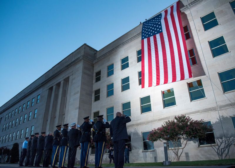Флаг США на здании Пентагона
