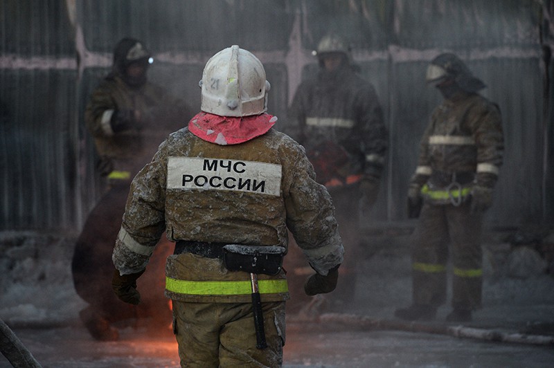 Сотрудники пожарной службы МЧС России
