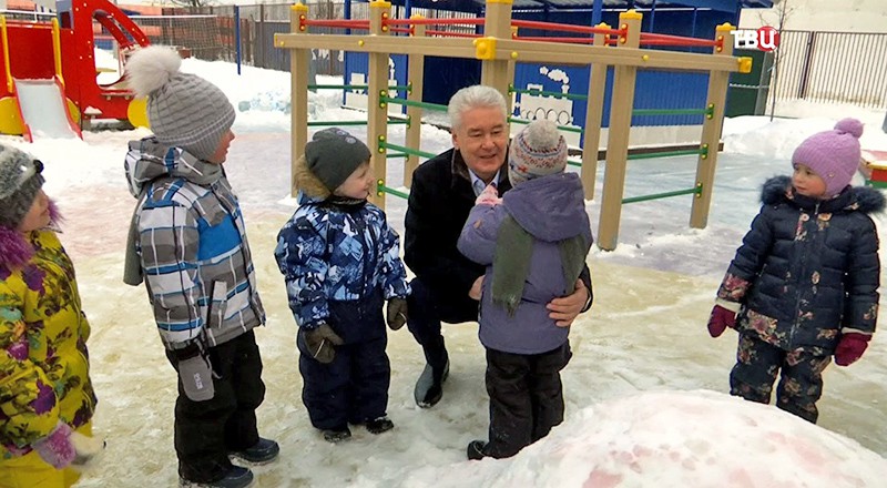 Сергей Собянин общается с детьми 