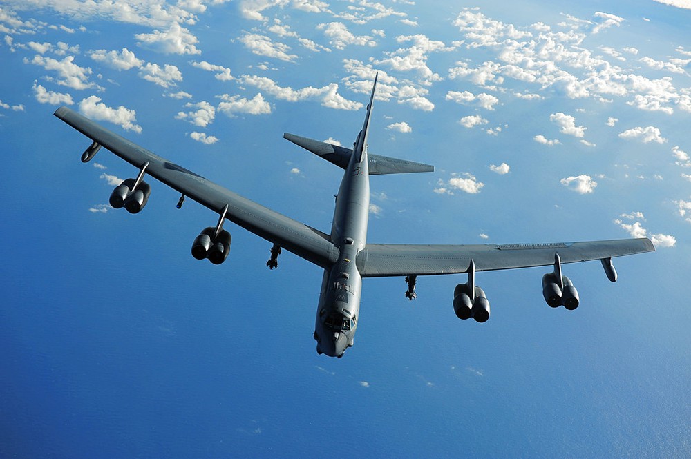 Стратегический бомбардировщик B-52 ВВС США  
