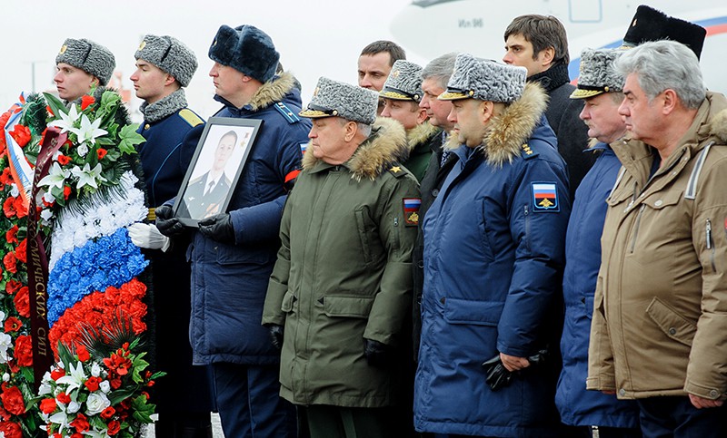 Военнослужащие на церемонии прощания с летчиком Романом Филиповым