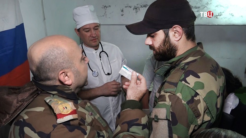 Раздача медикоментов жителям Сирии