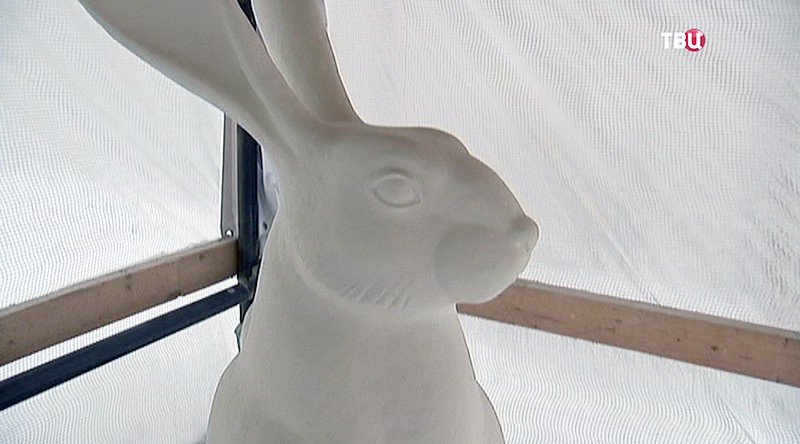 Скульптура кролика 