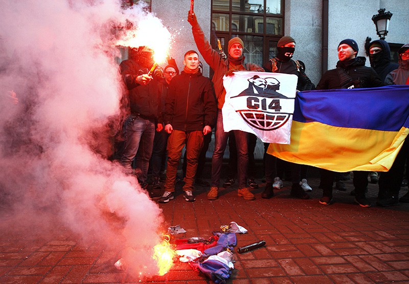 Украинские радикалы ворвались в здание Россотрудничества в Киеве