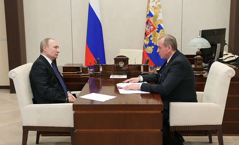 Президент России Владимир Путин и губернатор Иркутской области Сергей Левченко