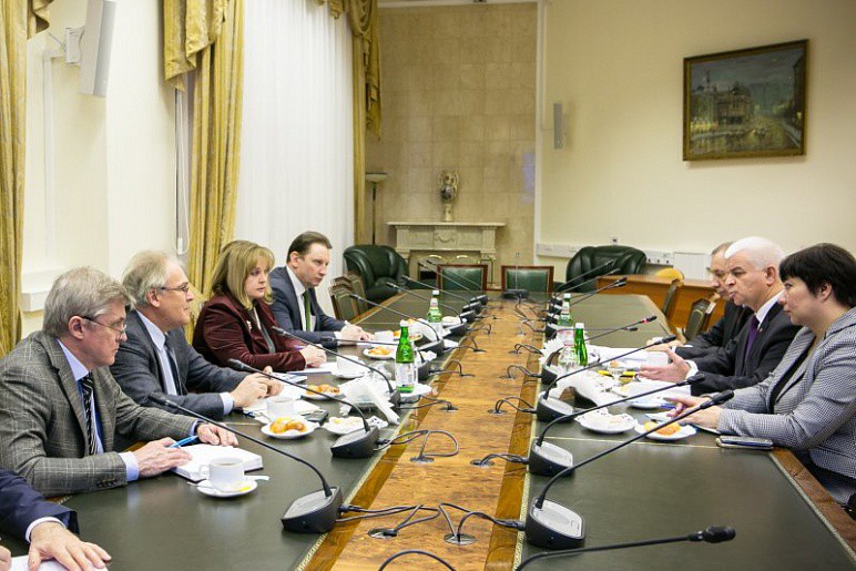 Встреча председателя ЦИК России с главой наблюдателей от СНГ на выборах Президента России