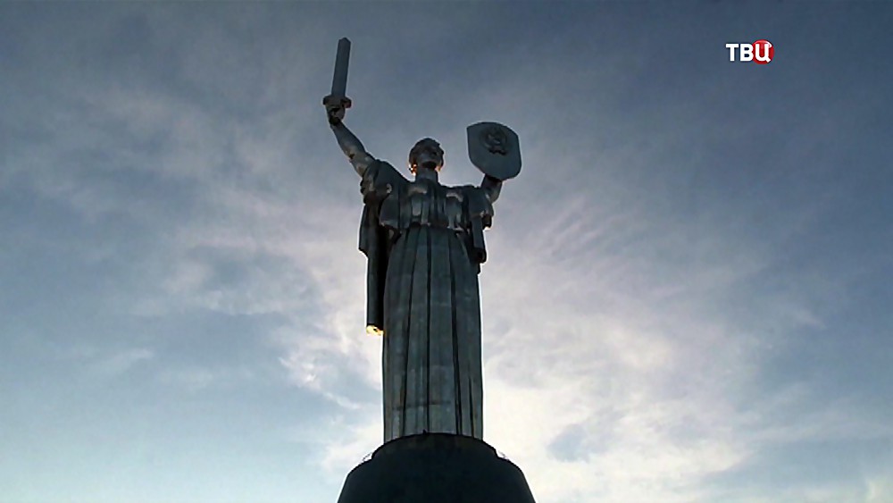 Монумент "Родина-мать" в Киеве