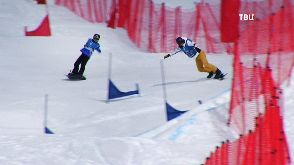 Паралимпийцы на сноубордической трассе