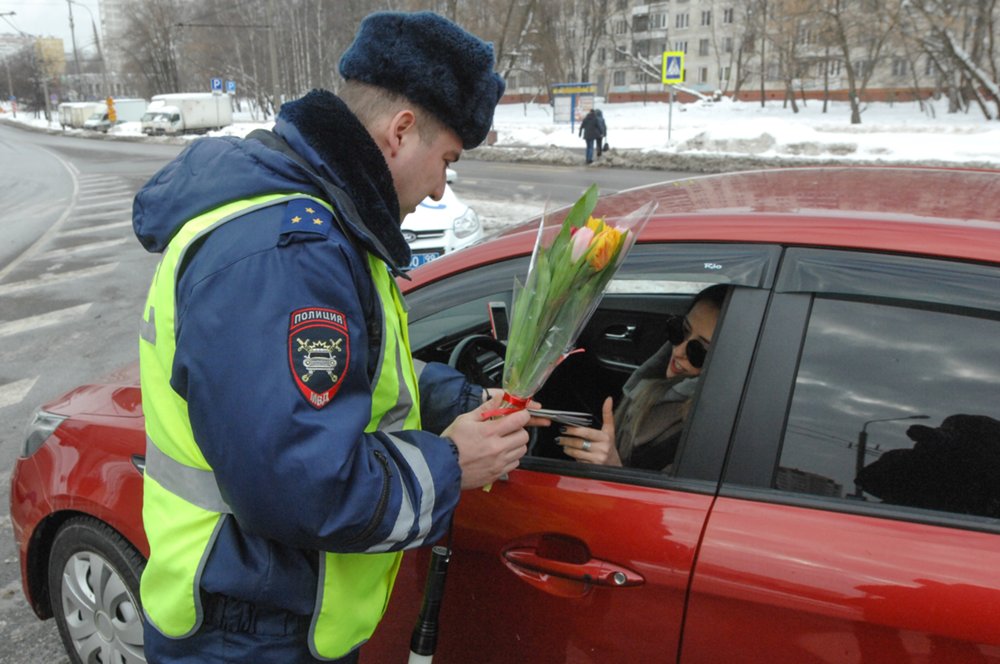 Поздравление женщин-водителей с 8 марта