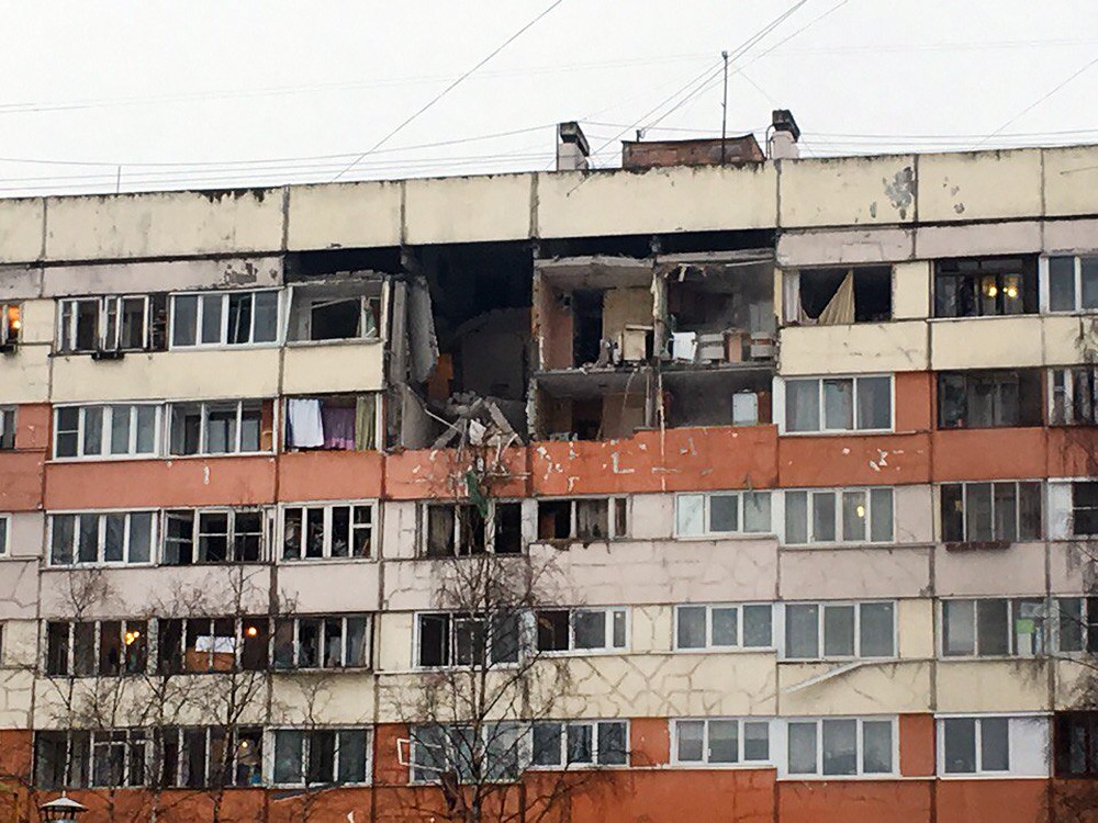 Последствия взрыва газа в многоквартирном доме в Санкт-Петербурге