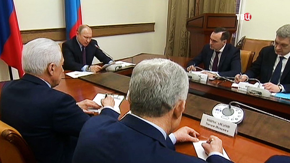 Владимир Путин на совещании по вопросам социально-экономического развития Дагестана