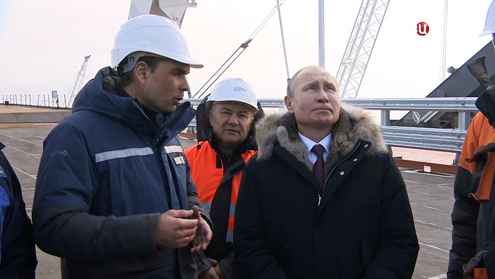 Владимир Путин осмотрел ход строительства Крымского моста