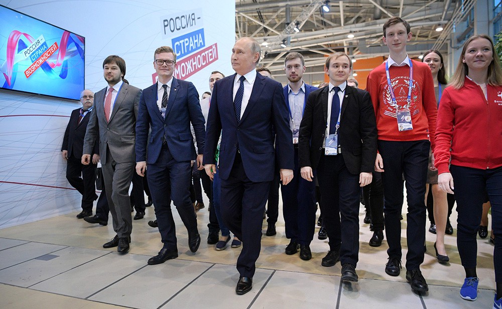 Владимир Путин посетил форум "Россия – страна возможностей"