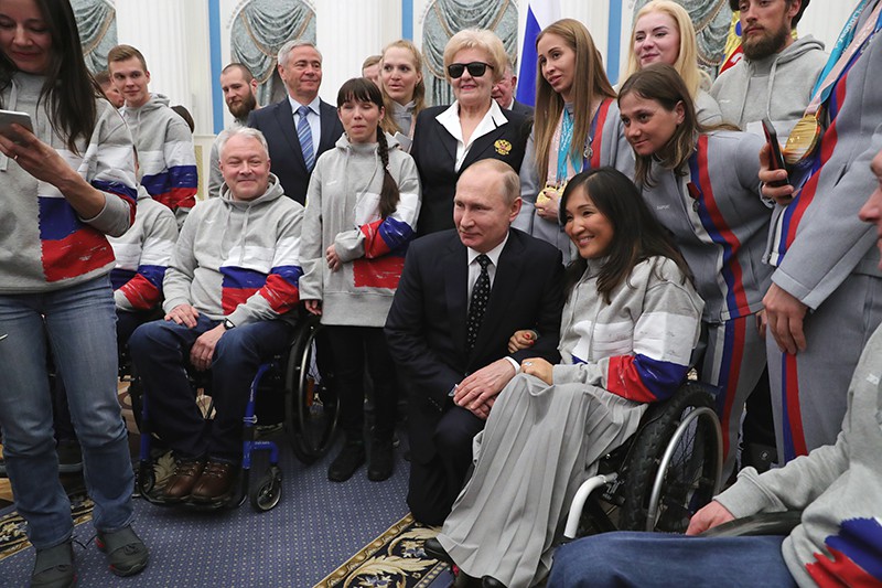 Владимир Путин во время встречи с российскими спортсменами – победителями и призёрами XII Паралимпийских зимних игр в Пхёнчхане