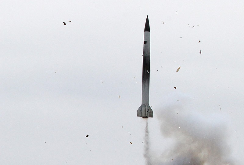 Пуск ракеты зенитно-ракетного комплекса С-300