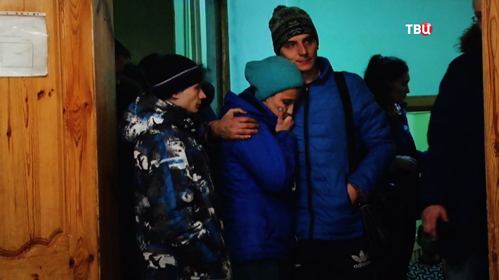Близкие пострадавших и погибших в пожаре в торговом центре в Кемерове