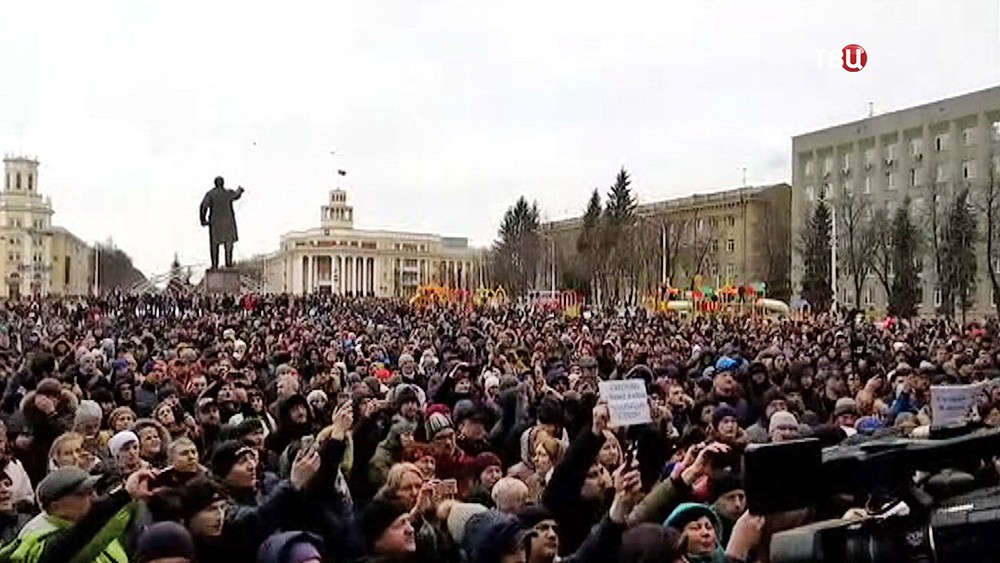 Митинг жителей Кемерова после пожара в торговом центре