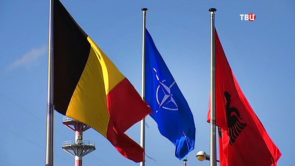 Флаги Бельгии, НАТО и Албании
