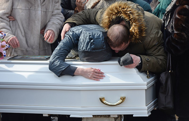Похороны погибших при пожаре в торговом центре "Зимняя вишня" в Кемерове