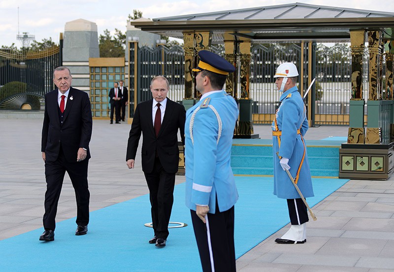 Президент России Владимир Путин и президент Турецкой Республики Реджеп Тайип Эрдоган на церемонии официальной встречи 