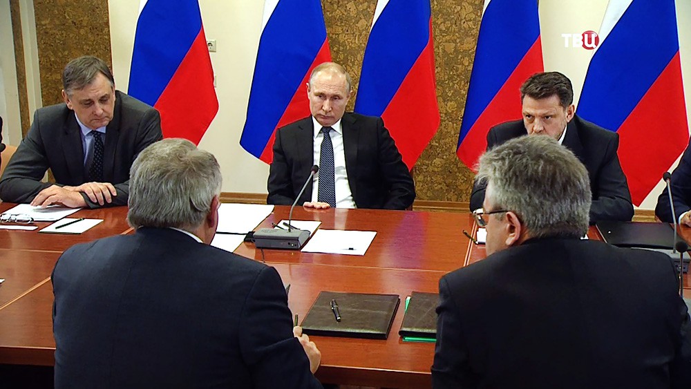 Владимир Путин на заседании в Курчатовском институте