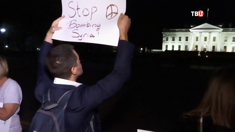 Митинг против ударов по Сирии возле Белого дома в США