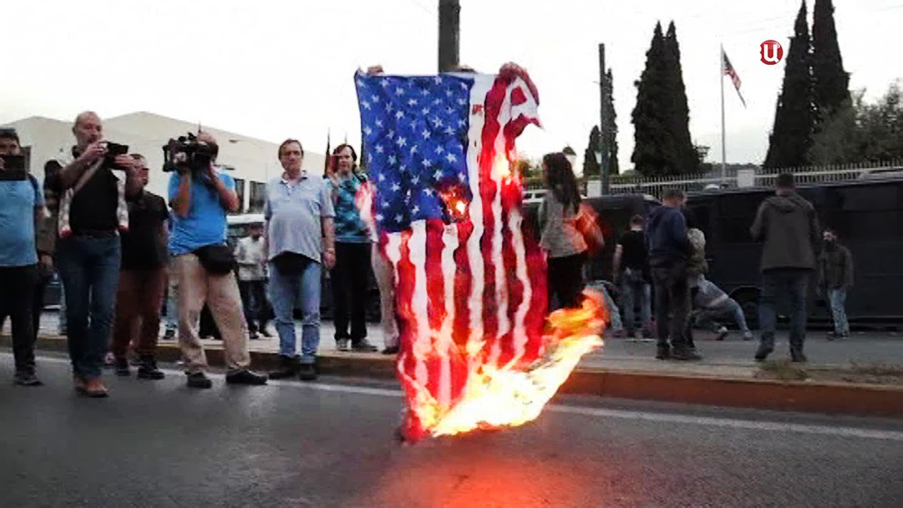 Сожжение флага США