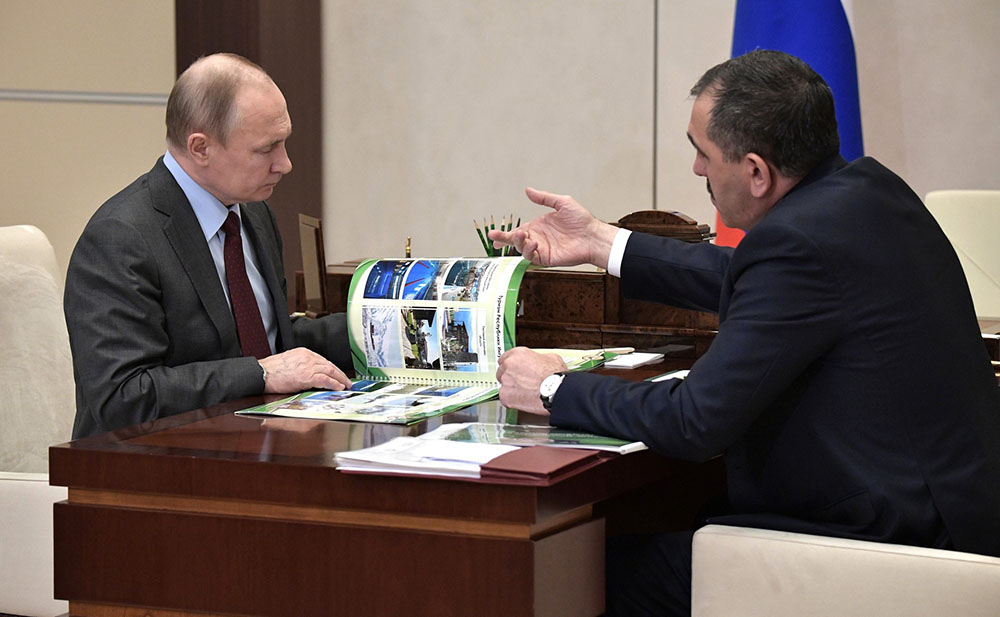 Президент России Владимир Путин и глава Республики Ингушетия Юнус-Бек Евкуров