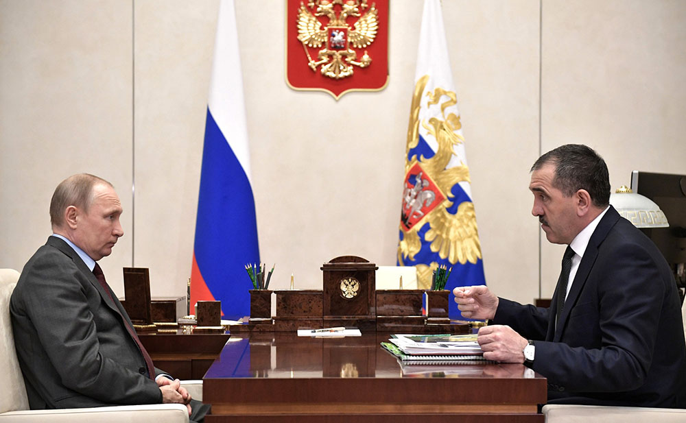 Президент России Владимир Путин и глава Республики Ингушетия Юнус-Бек Евкуров