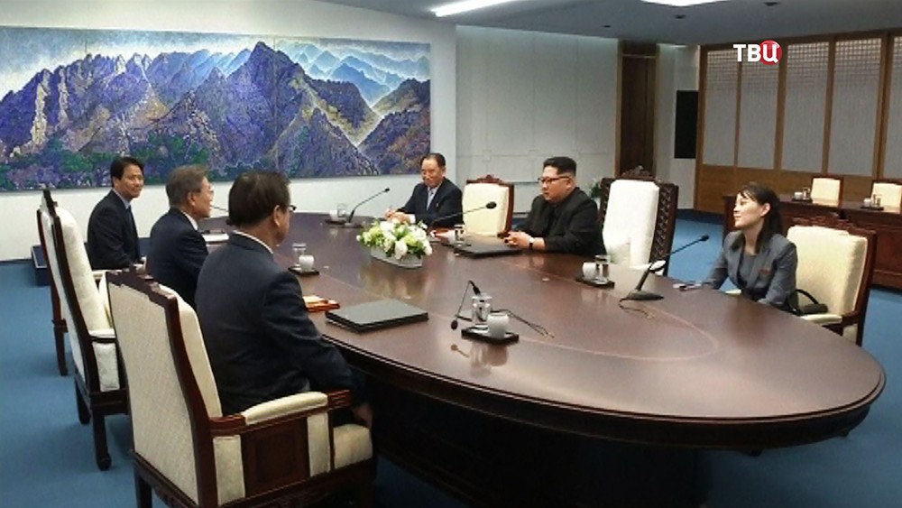 Встреча Мун Чжэ Ина и Ким Чен Ына