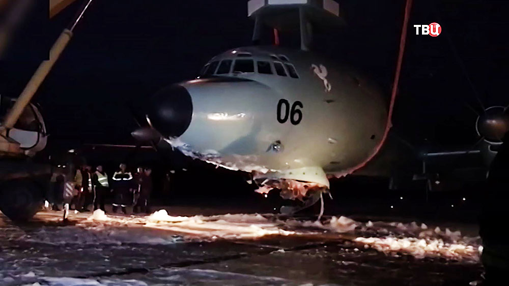 Самолёт Ил-38 аварийно сел в аэропорту "Жуковский"