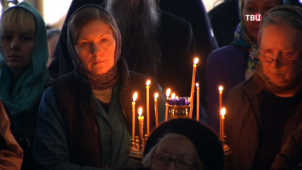 Панихида в память о жертвах пожара в ТЦ "Зимняя вишня" в Кемерово
