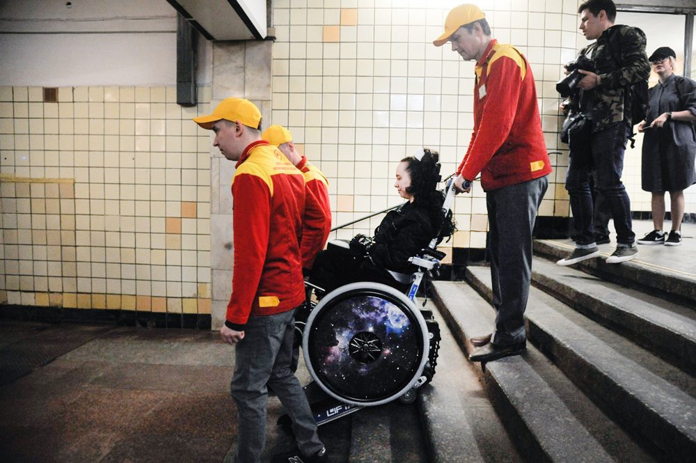 Лестничный подъемник "Скалолаз" для маломобильных пассажиров в метро