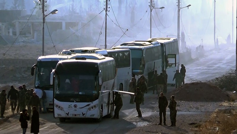 Вывоз боевиков и членов их семей из пригорода Дамаска