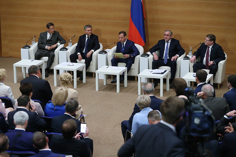 Дмитрий Медведев во время встречи с депутатами фракции "Единая Россия"