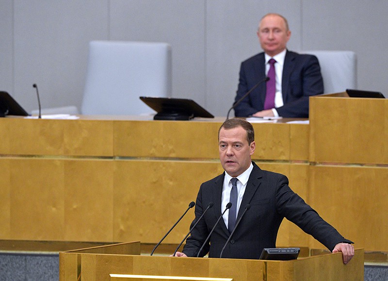 Владимир Путин и Дмитрий Медведев во время пленарного заседания Государственной Думы