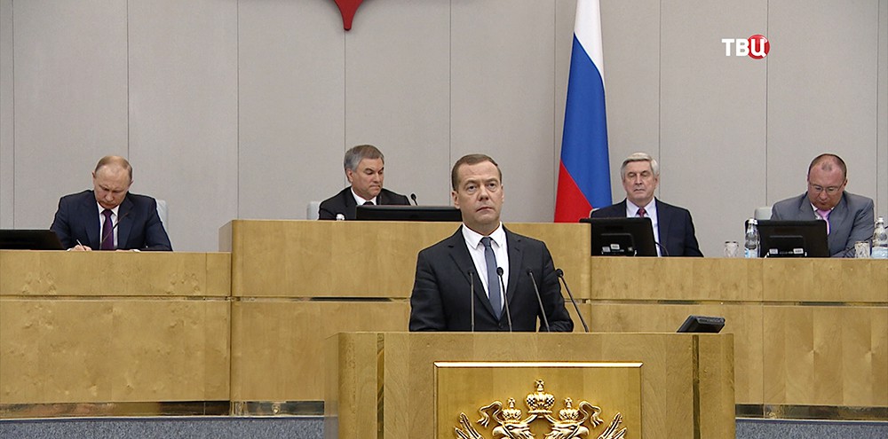 Дмитрий Медведев во время пленарного заседания Государственной Думы