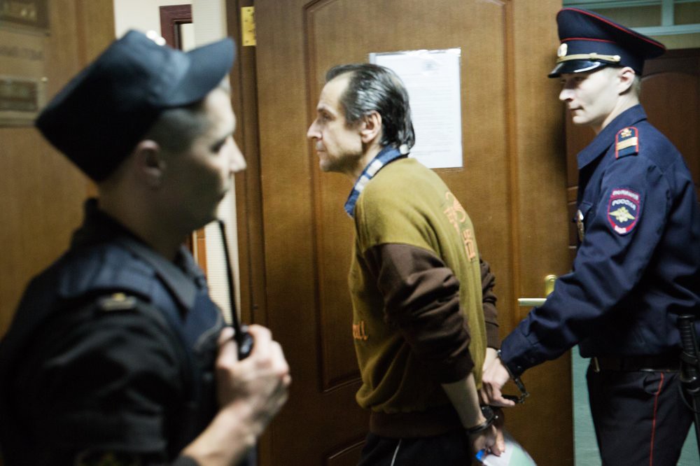 Напавший на журналистку "Эха Москвы" Борис Гриц в зале Пресненского суда