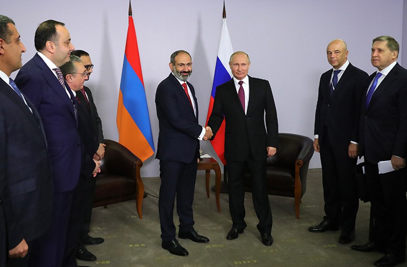 Президент России Владимир Путин и премьер-министр Армении Никол Пашинян