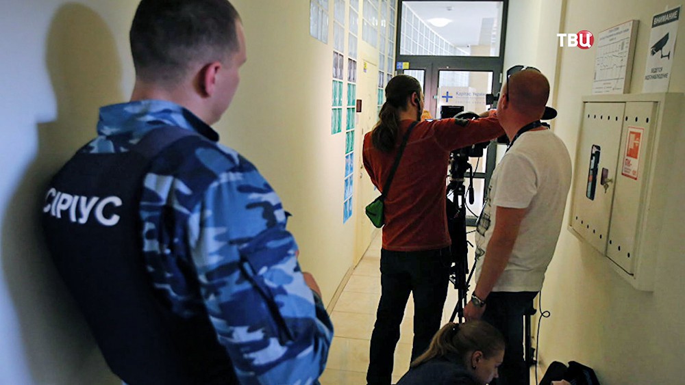 Силовики в офисе агентства "РИА Новости Украина" 