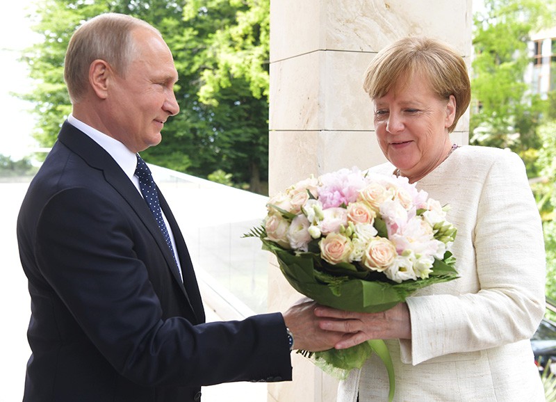 Президент России Владимир Путин и федеральный канцлер ФРГ Ангела Меркель