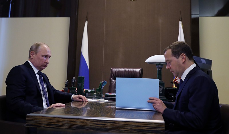 Президент России Владимир Путин и председатель правительства Дмитрий Медведев