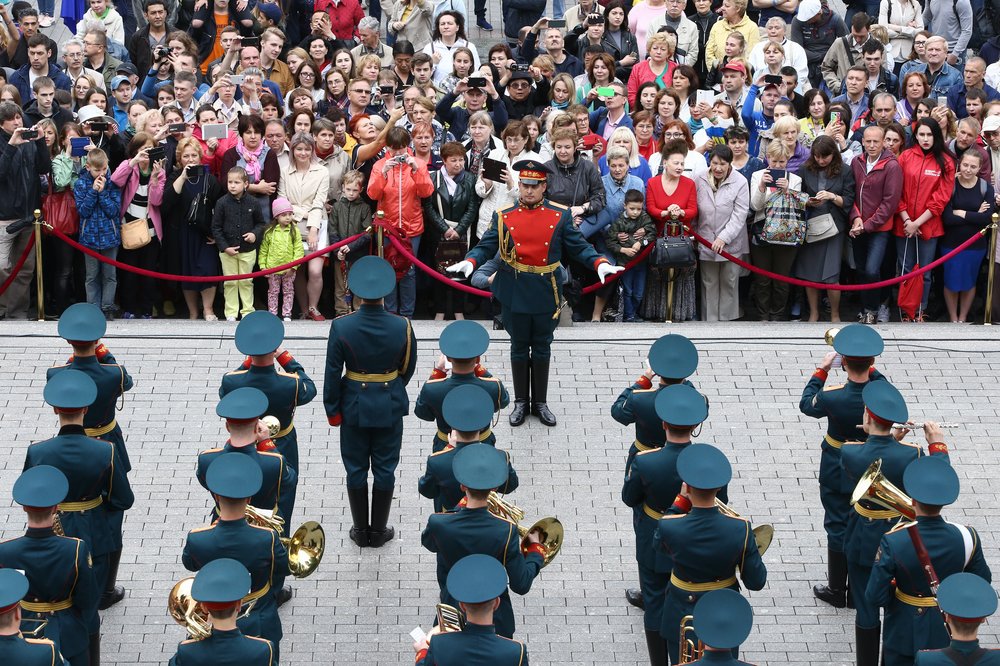 Открытие программы "Военные оркестры в парках" в Александровском саду