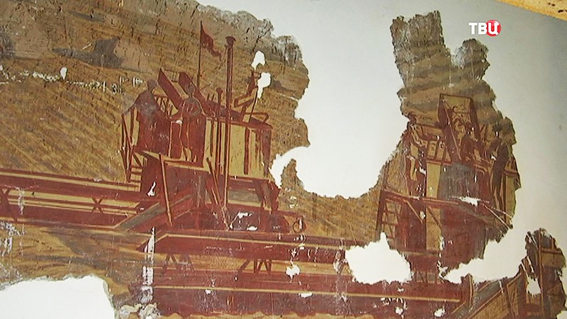 Фрагмент фрески с изображением комбайнера найденной на ВДНХ
