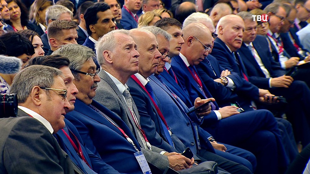 Участники Международного экономического форума 