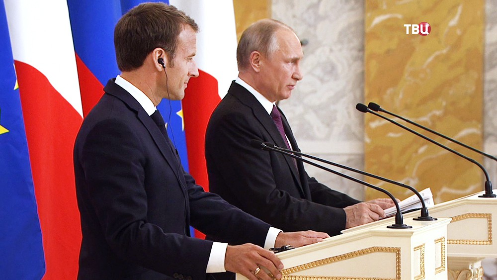Владимир Путин и Эммануэль Макрон