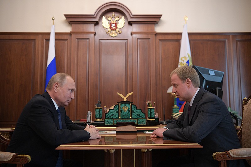  Владимир Путин и временно исполняющий обязанности губернатора Алтайского края Виктор Томенко