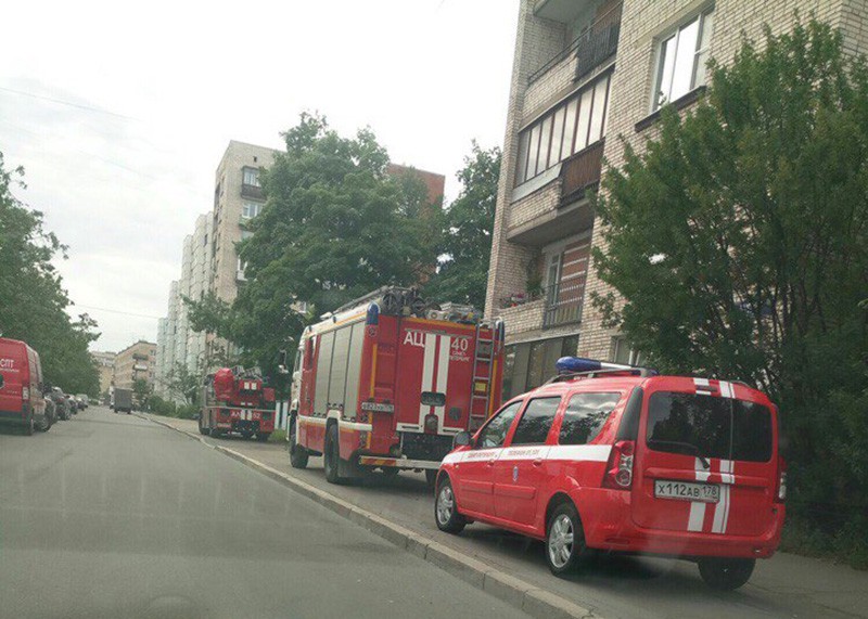 Пожарные на месте возгорания