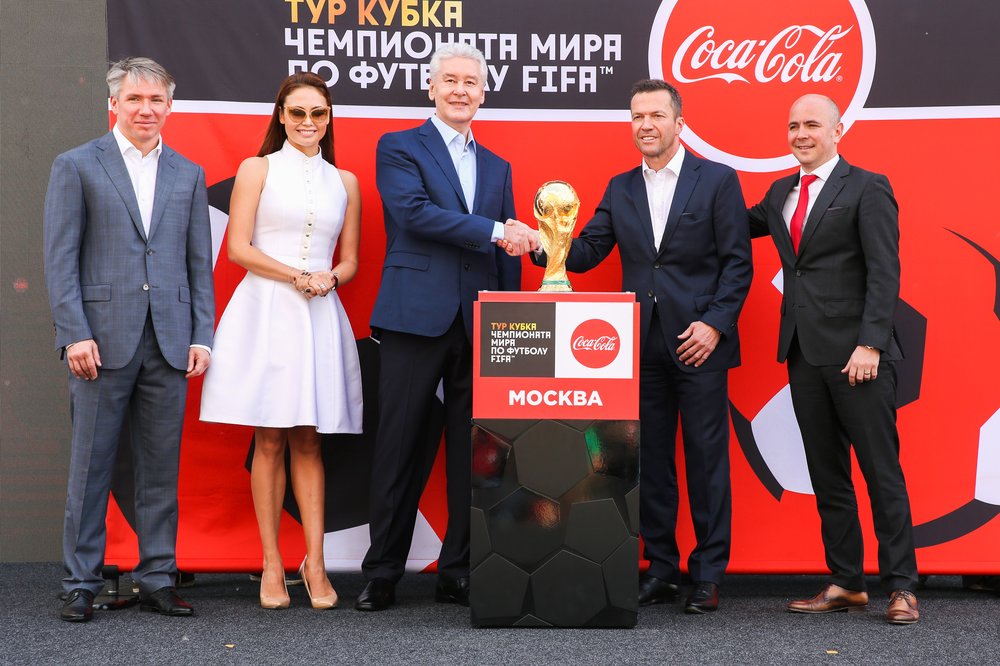 Церемония приветствия Кубка Чемпионата мира по футболу FIFA с участием мэра Москвы Сергея Собянина